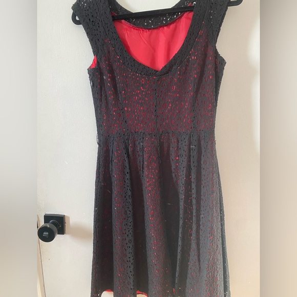 Amelia Black Floral lace with red lining a-line dress SIZE 4 - Picture 2 of 2